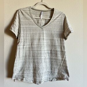 Kuhl Grey and White Striped Short Sleeve V-Neck Size Large